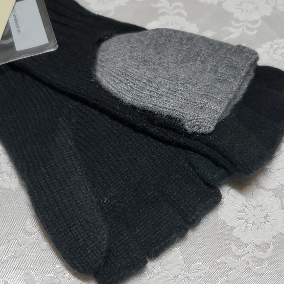 Quinn Cashmere Colorblock Pop Top Gloves - Picture 2 of 5